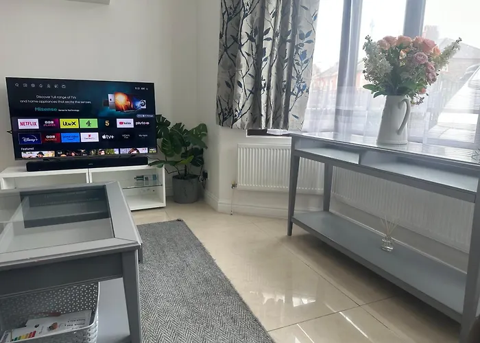 5 Bedroom House Se6
