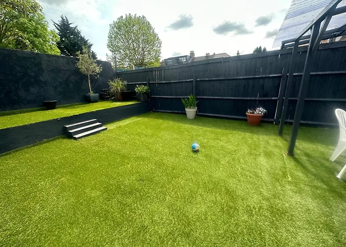 5 Bedroom House Se6