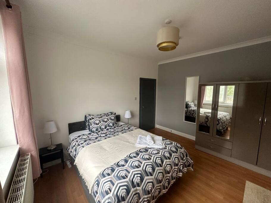 Дом отдыха 5 Bedroom House Se6 Лондон